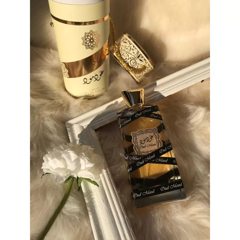 Oud Mood - Une Fragrance Boisée et Intense pour une Aura Mystique